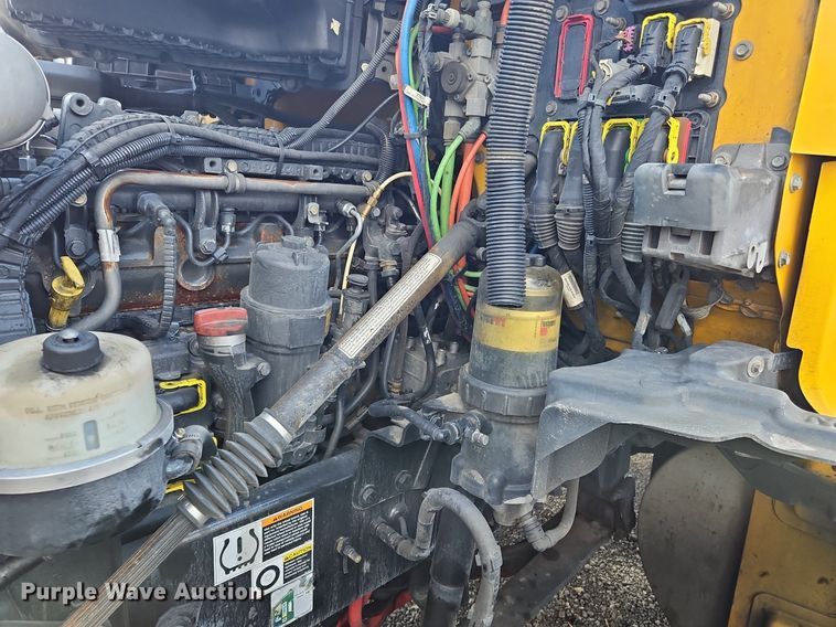 image for item OK9807 2019 Kenworth  T680 semi truck