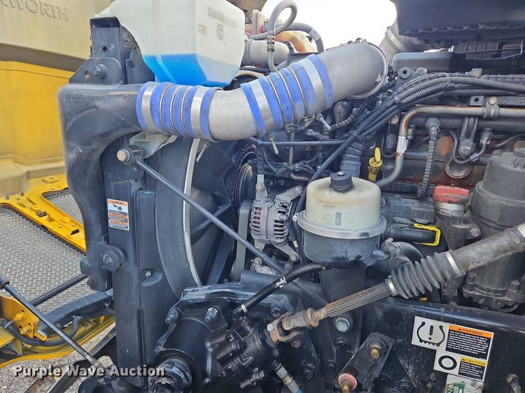 image for item OK9807 2019 Kenworth  T680 semi truck