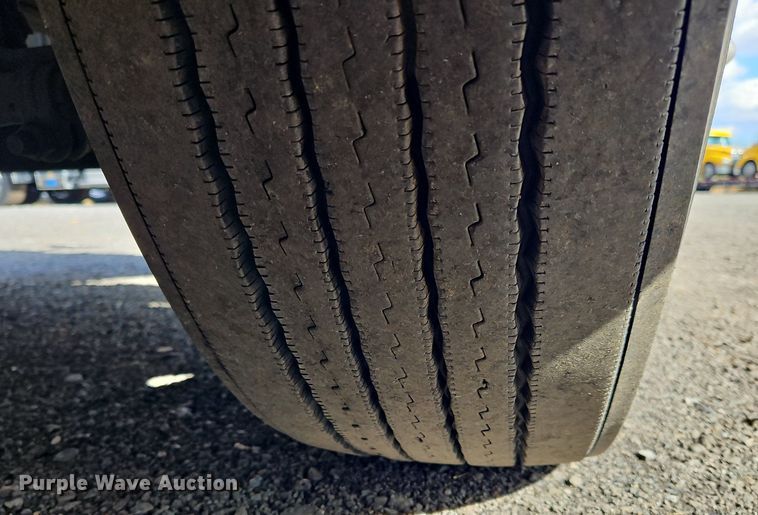 image for item OK9807 2019 Kenworth  T680 semi truck