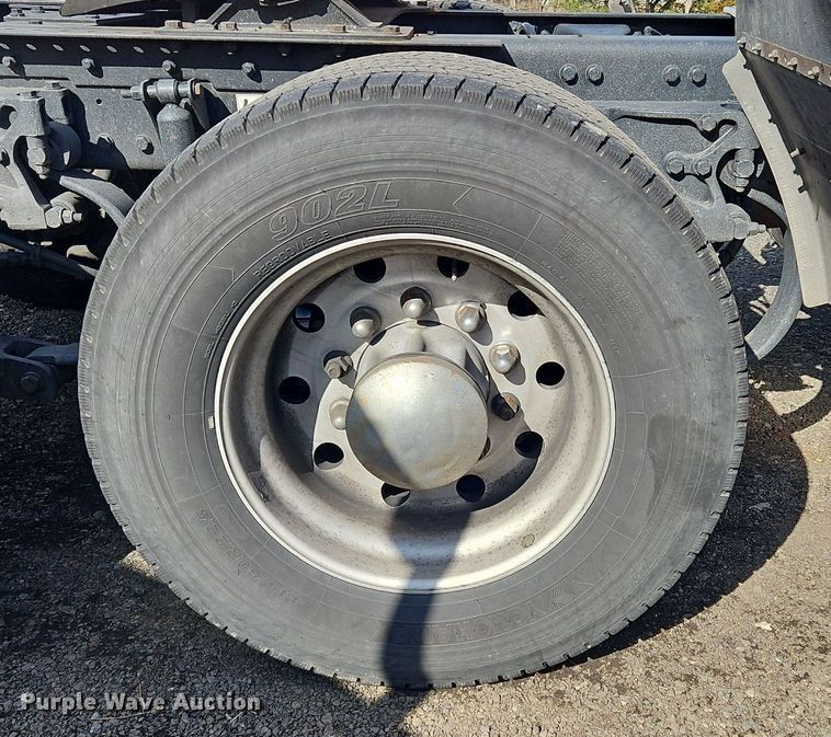 image for item OK9807 2019 Kenworth  T680 semi truck