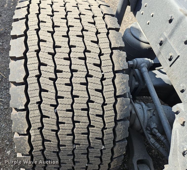 image for item OK9807 2019 Kenworth  T680 semi truck