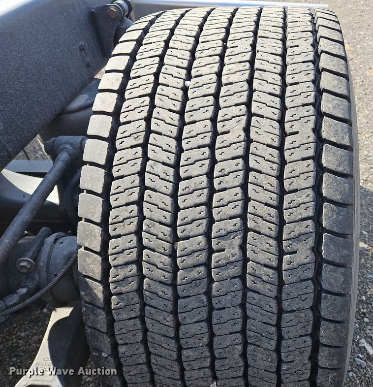 image for item OK9807 2019 Kenworth  T680 semi truck