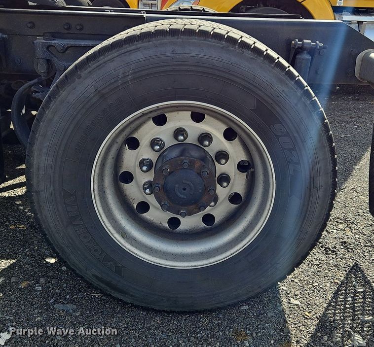 image for item OK9807 2019 Kenworth  T680 semi truck