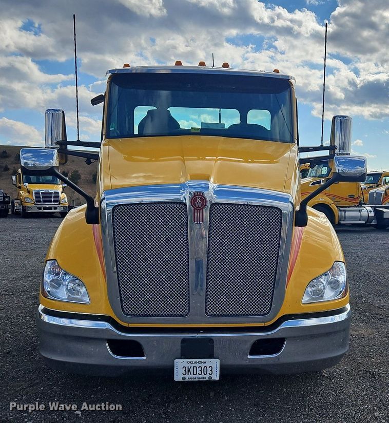 image for item OK9808 2021 Kenworth  T680 semi truck