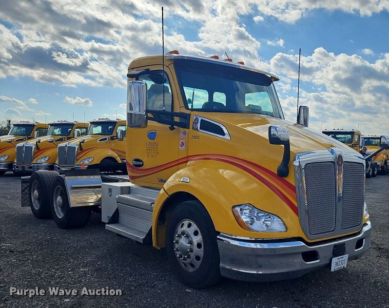 image for item OK9808 2021 Kenworth  T680 semi truck