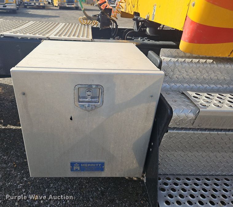 image for item OK9808 2021 Kenworth  T680 semi truck