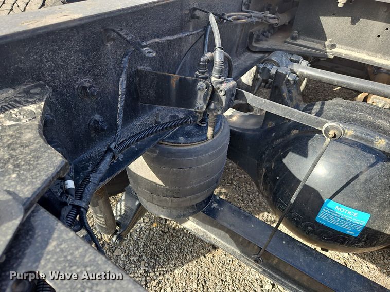 image for item OK9808 2021 Kenworth  T680 semi truck