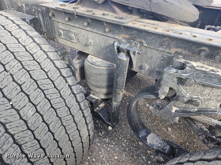 image for item OK9808 2021 Kenworth  T680 semi truck