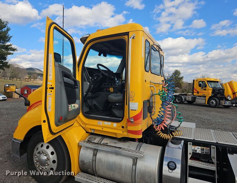 image for item OK9808 2021 Kenworth  T680 semi truck