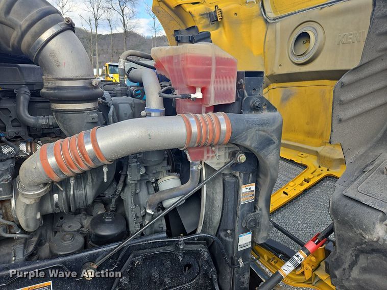 image for item OK9808 2021 Kenworth  T680 semi truck