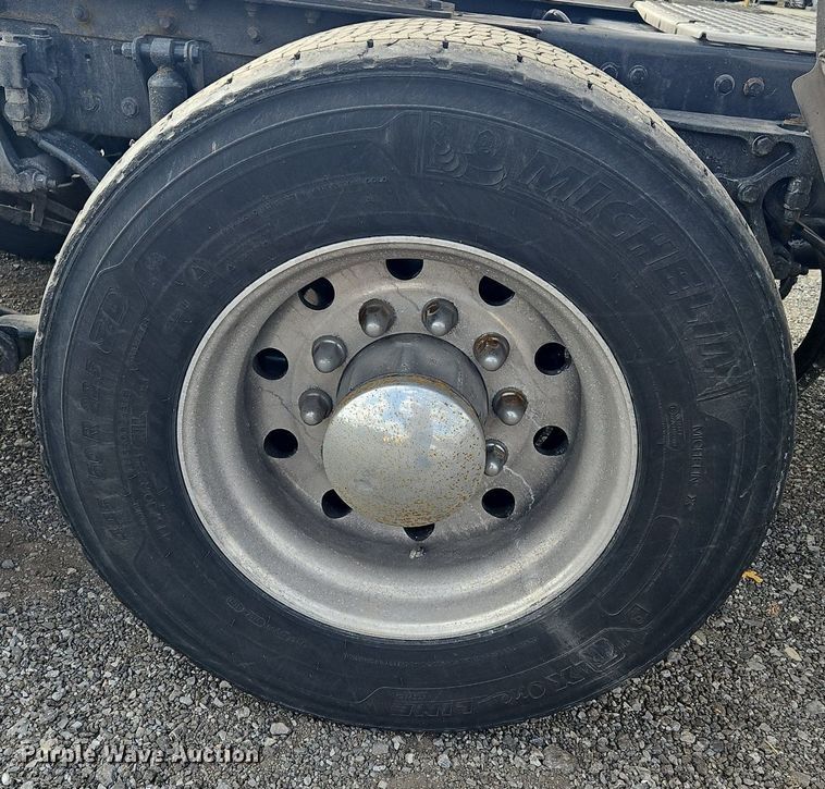 image for item OK9808 2021 Kenworth  T680 semi truck