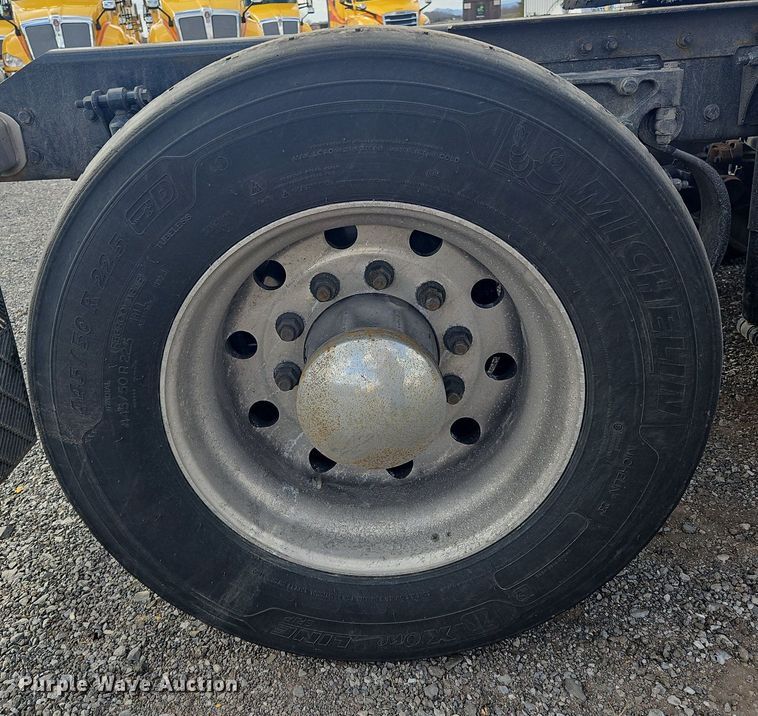 image for item OK9808 2021 Kenworth  T680 semi truck