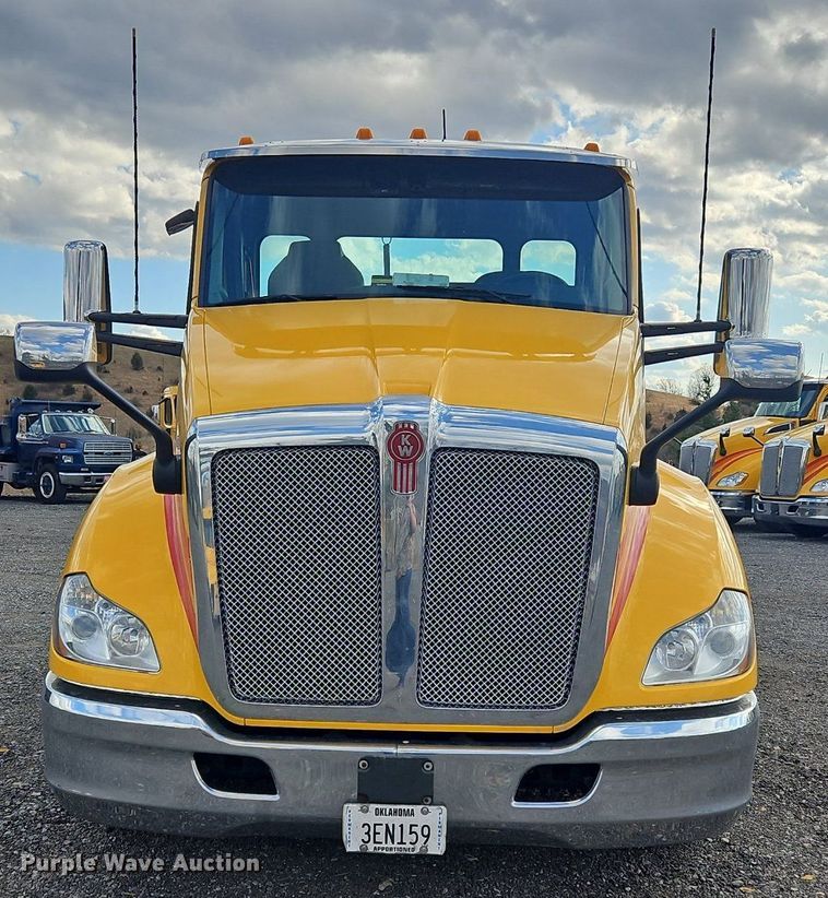 image for item OK9809 2020 Kenworth  T680 semi truck