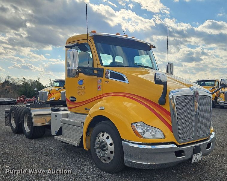 image for item OK9809 2020 Kenworth  T680 semi truck