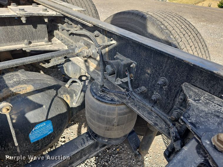 image for item OK9809 2020 Kenworth  T680 semi truck