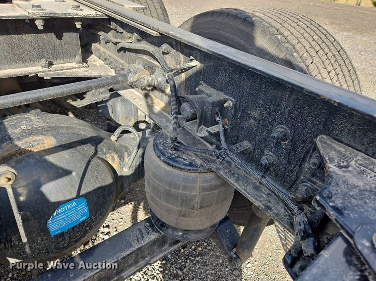 image for item OK9809 2020 Kenworth  T680 semi truck