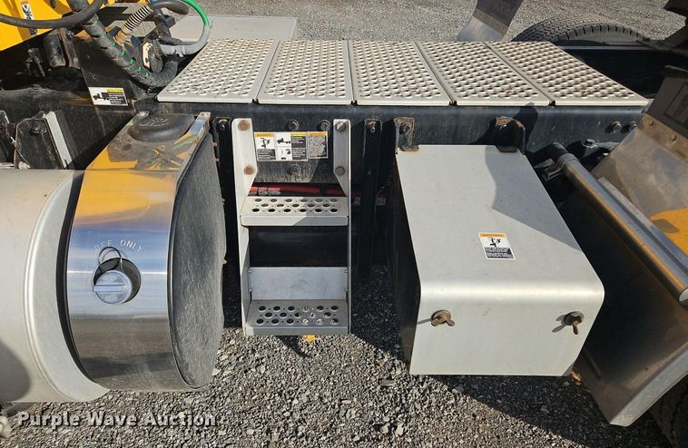 image for item OK9809 2020 Kenworth  T680 semi truck