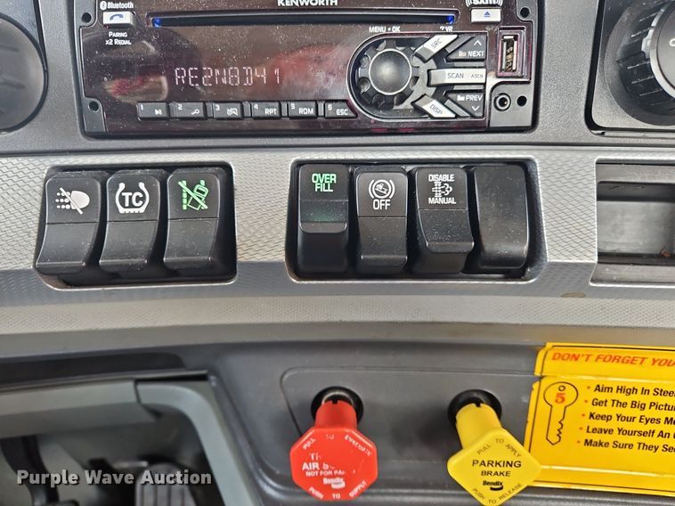 image for item OK9809 2020 Kenworth  T680 semi truck