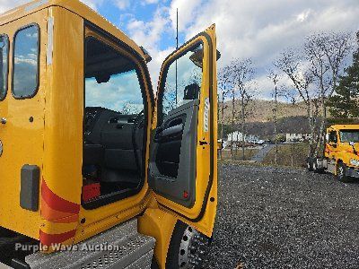 image for item OK9809 2020 Kenworth  T680 semi truck