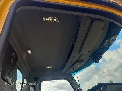 image for item OK9809 2020 Kenworth  T680 semi truck