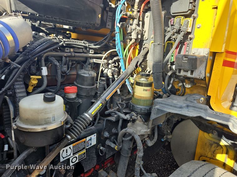 image for item OK9809 2020 Kenworth  T680 semi truck