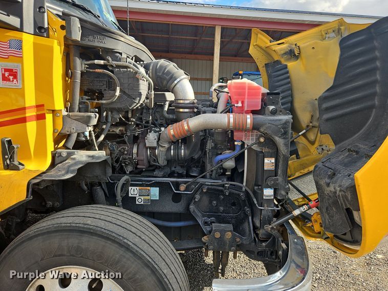 image for item OK9809 2020 Kenworth  T680 semi truck