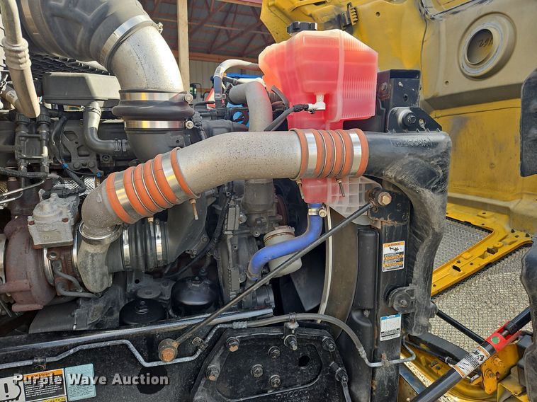 image for item OK9809 2020 Kenworth  T680 semi truck