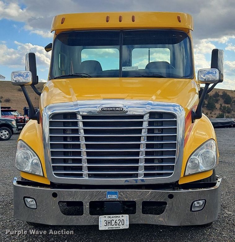 image for item OK9810 2018 Freightliner  Cascadia  semi truck