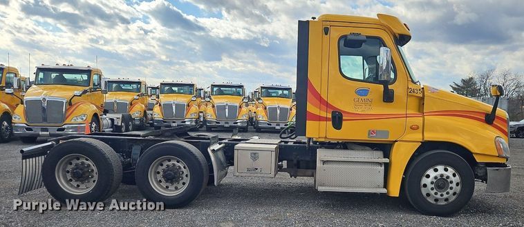 image for item OK9810 2018 Freightliner  Cascadia  semi truck