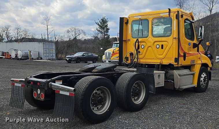 image for item OK9810 2018 Freightliner  Cascadia  semi truck