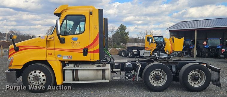 image for item OK9810 2018 Freightliner  Cascadia  semi truck