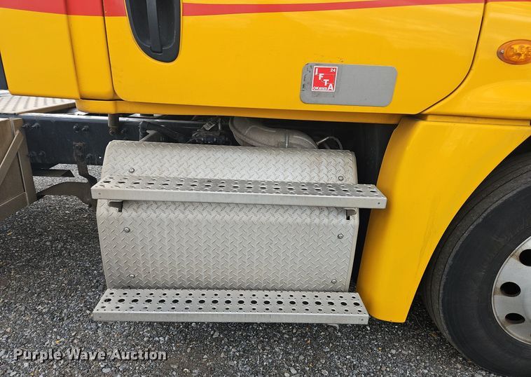 image for item OK9810 2018 Freightliner  Cascadia  semi truck