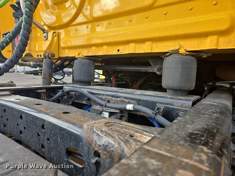 image for item OK9810 2018 Freightliner  Cascadia  semi truck