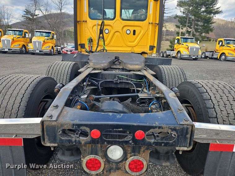 image for item OK9810 2018 Freightliner  Cascadia  semi truck