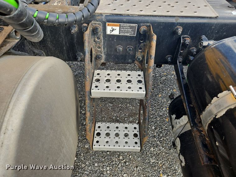 image for item OK9810 2018 Freightliner  Cascadia  semi truck