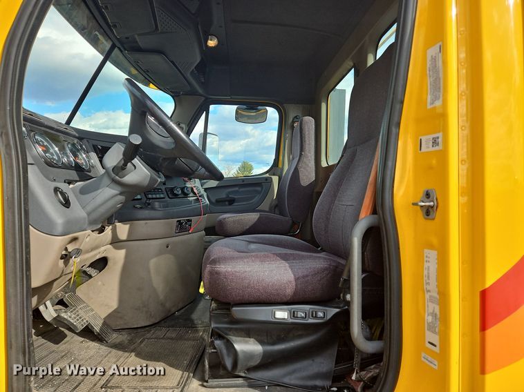 image for item OK9810 2018 Freightliner  Cascadia  semi truck