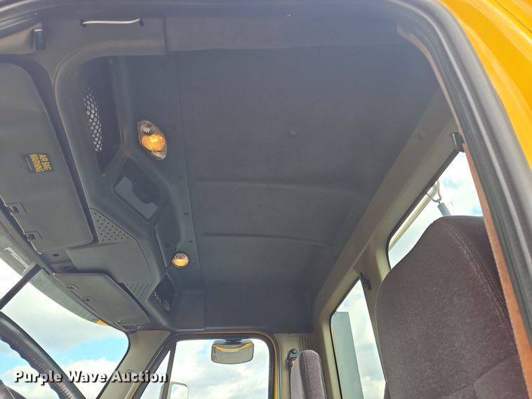 image for item OK9810 2018 Freightliner  Cascadia  semi truck