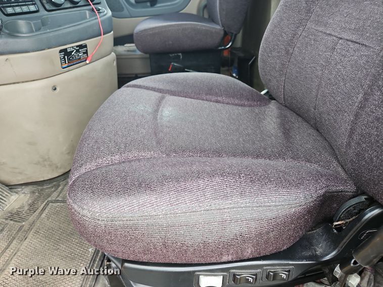 image for item OK9810 2018 Freightliner  Cascadia  semi truck