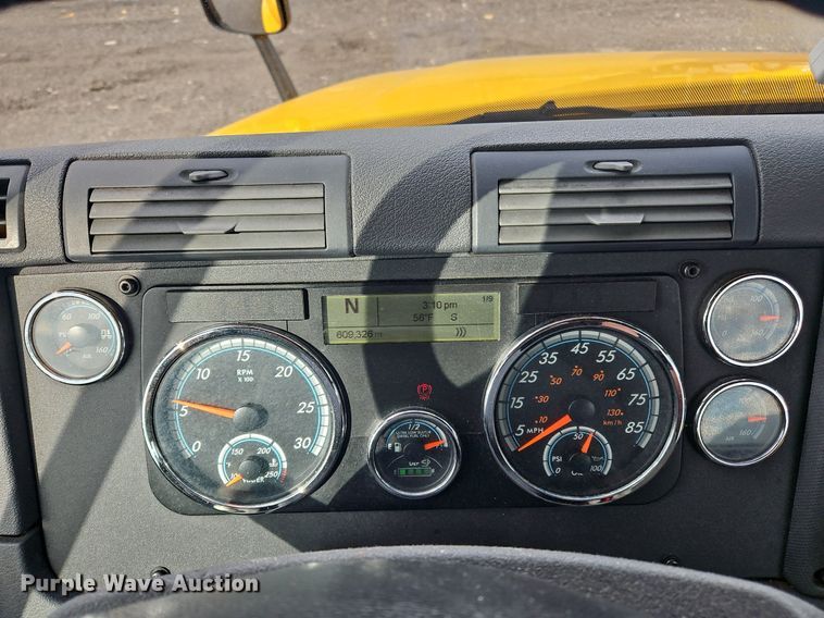 image for item OK9810 2018 Freightliner  Cascadia  semi truck