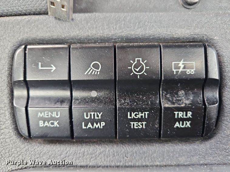 image for item OK9810 2018 Freightliner  Cascadia  semi truck