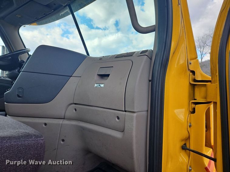 image for item OK9810 2018 Freightliner  Cascadia  semi truck