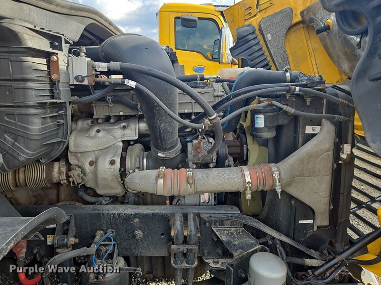 image for item OK9810 2018 Freightliner  Cascadia  semi truck