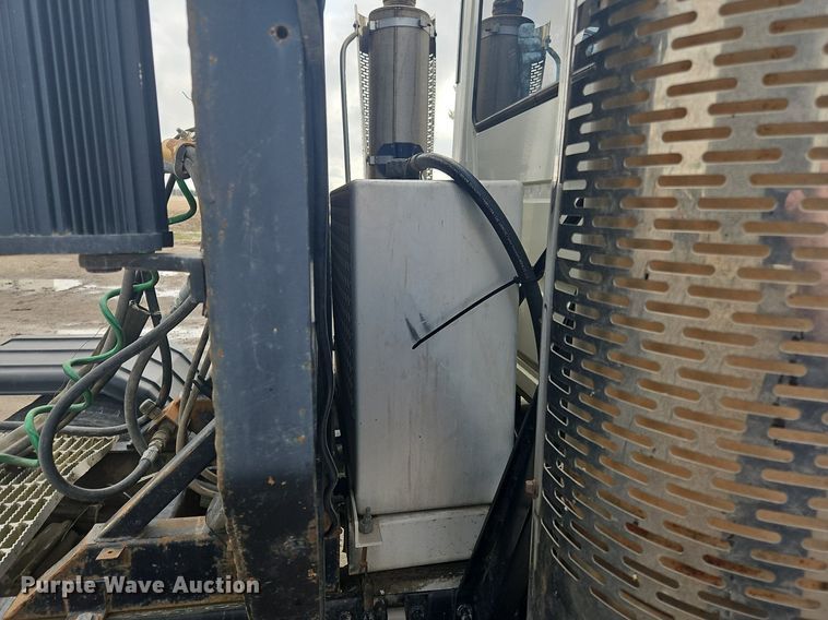 image for item OK9815 2005 Mack CHN613 semi truck