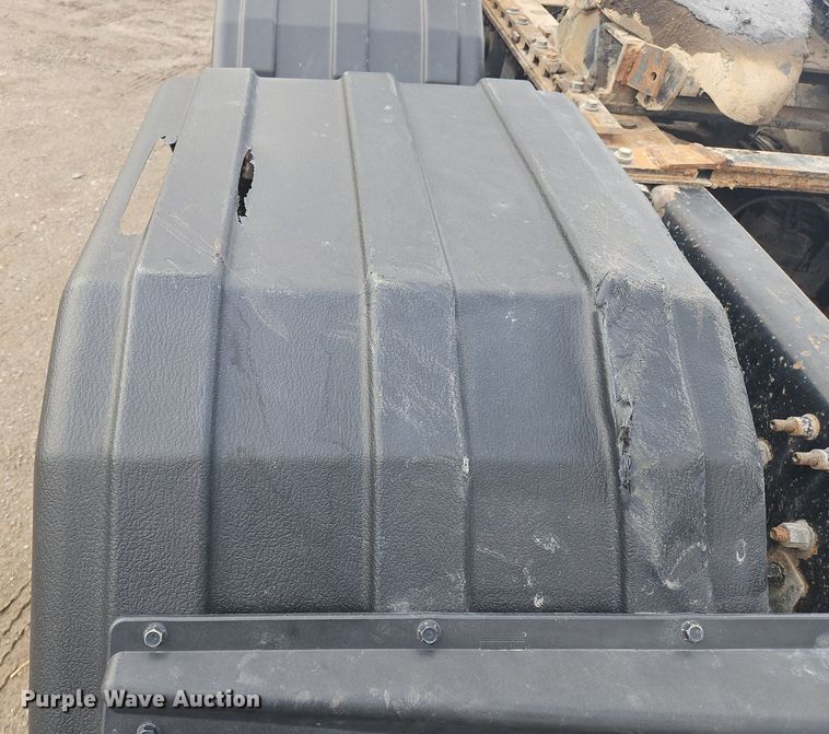 image for item OK9815 2005 Mack CHN613 semi truck