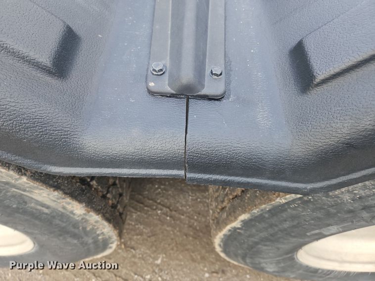 image for item OK9815 2005 Mack CHN613 semi truck