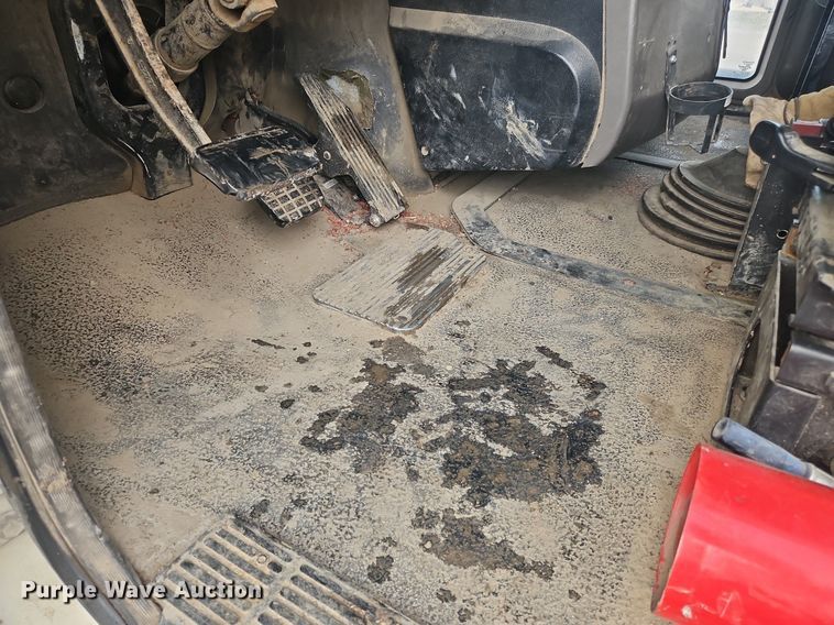 image for item OK9815 2005 Mack CHN613 semi truck