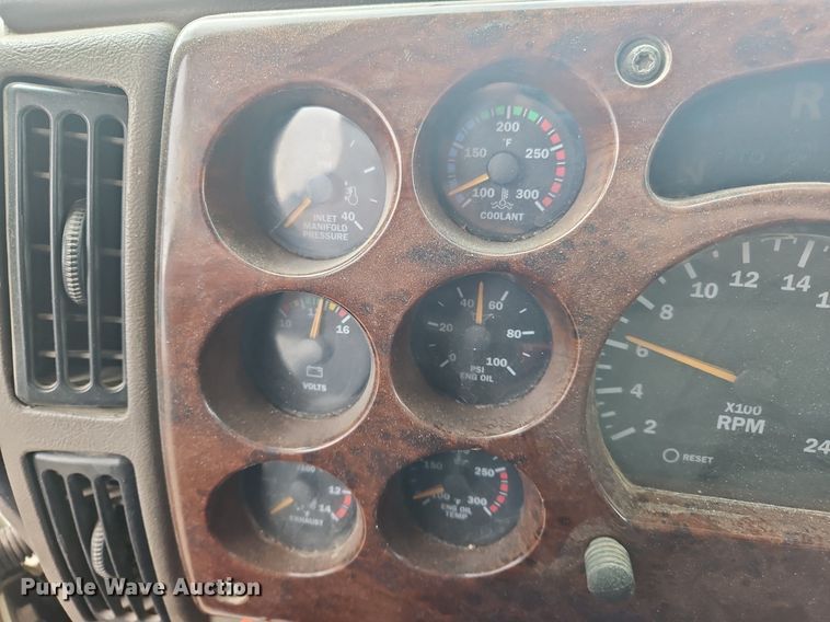 image for item OK9815 2005 Mack CHN613 semi truck