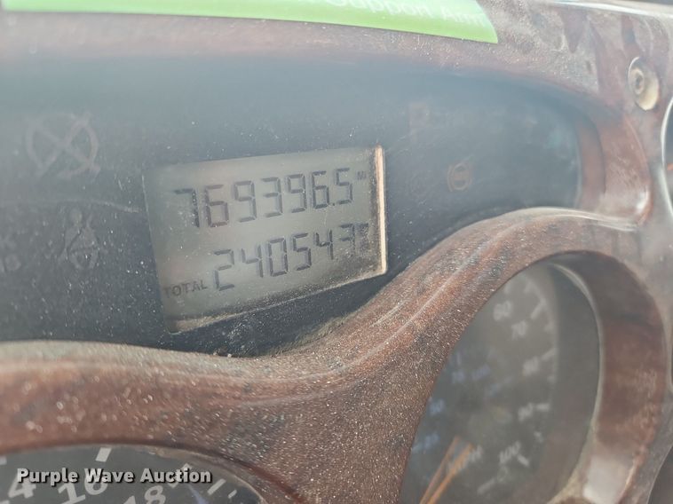 image for item OK9815 2005 Mack CHN613 semi truck