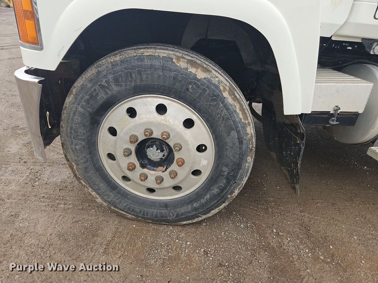 image for item OK9815 2005 Mack CHN613 semi truck