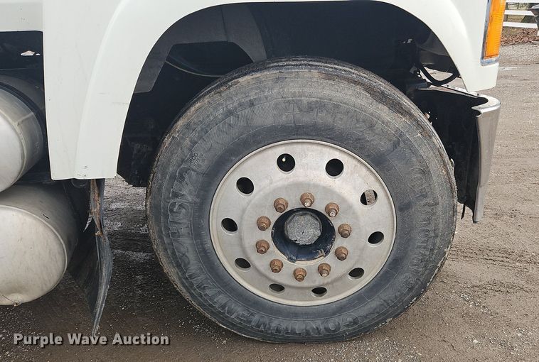 image for item OK9815 2005 Mack CHN613 semi truck